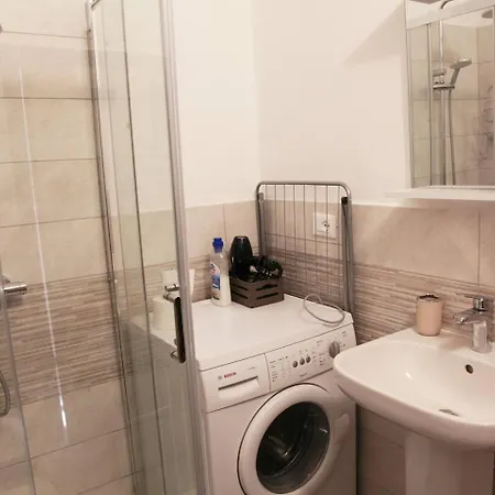 Appartamento Guesthost - Tia House - Bright With Private Parking!