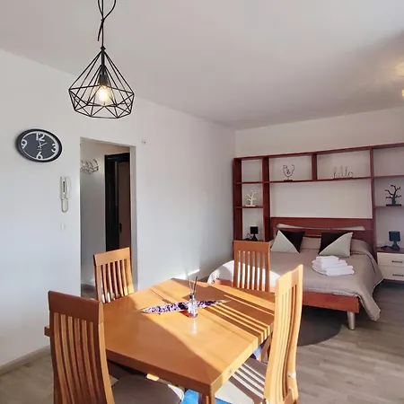 アパート Tia House - Bright With Private Parking!